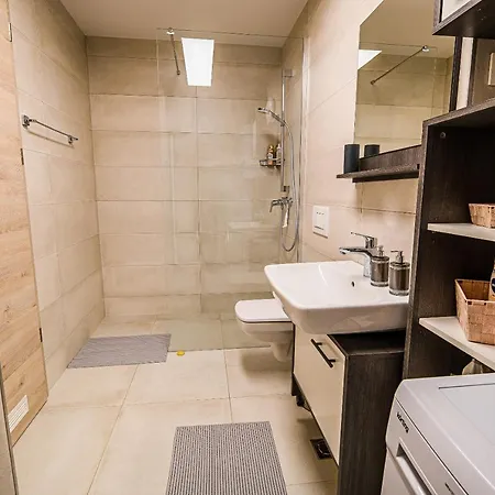 Maja Apartman *